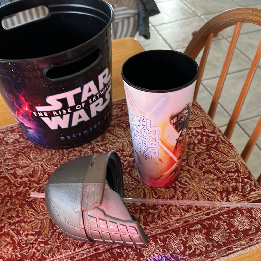 Star Wars Rise of Skywalker movie theatre drink/popcorn holders - Picture 7 of 8